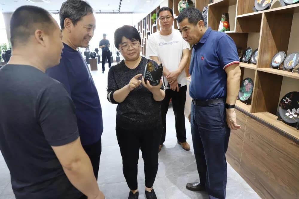 【長田動態(tài)】區(qū)委常委、宣傳部部長李莉等一行蒞臨長田實業(yè)參觀指導(dǎo)